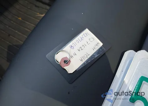 2023 Tesla Model Y Awd/Long Range Dual Motor All-Wheel Drive z USA, uszkodzony, nr VIN 7SAYGDEE5PA126165